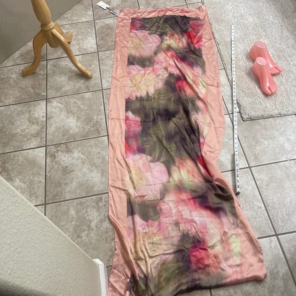 Ted Baker London Blurred Floral NWT 100% Silk Long Scarf Light Pink 70"x24" - Picture 8 of 11